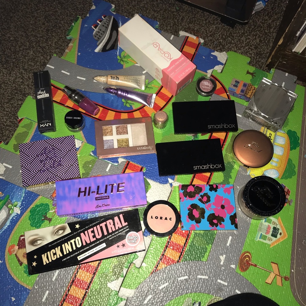 Makeup 💕 for Trade - Picture 3 of 8